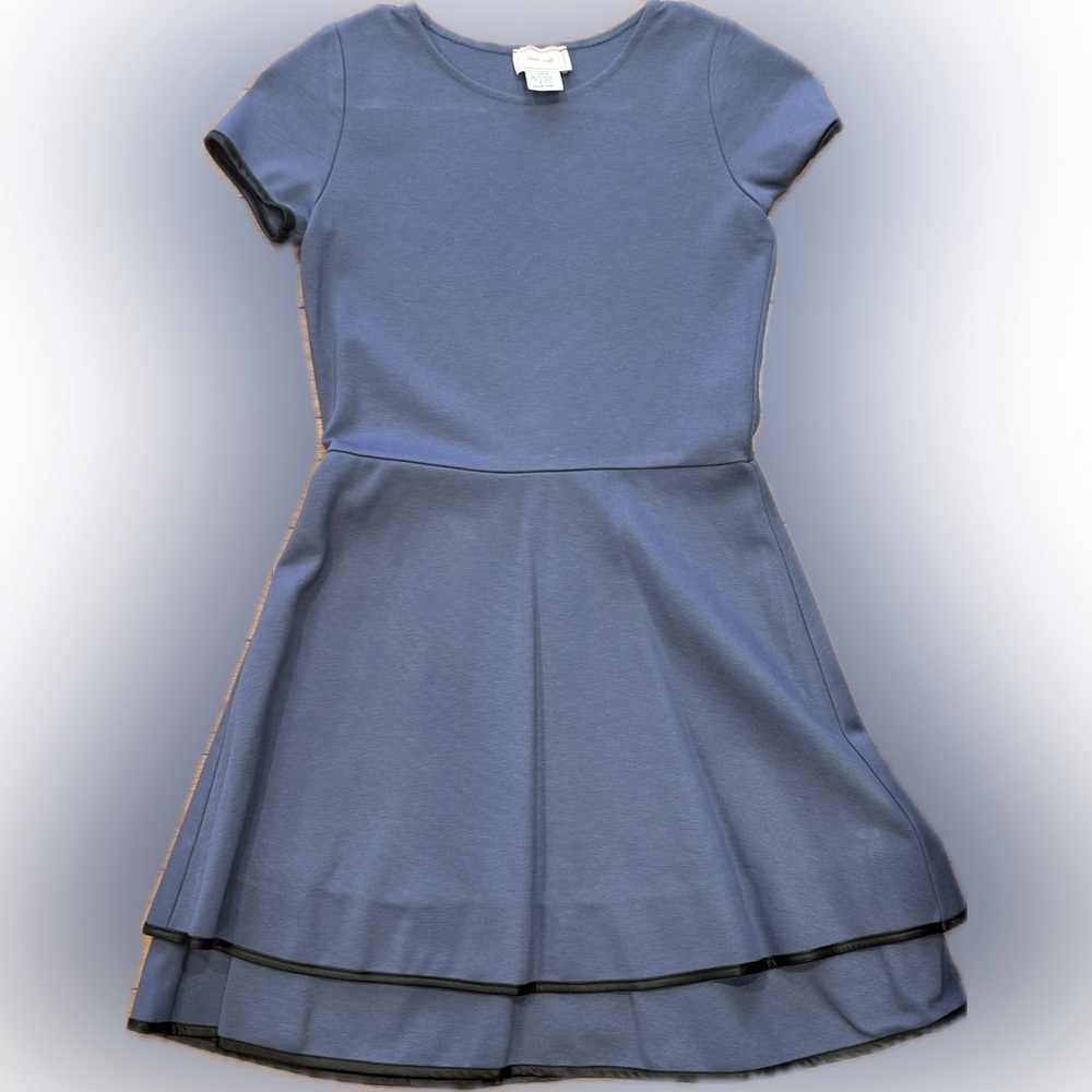 Love…ady size large
Soft navy with black leather trim